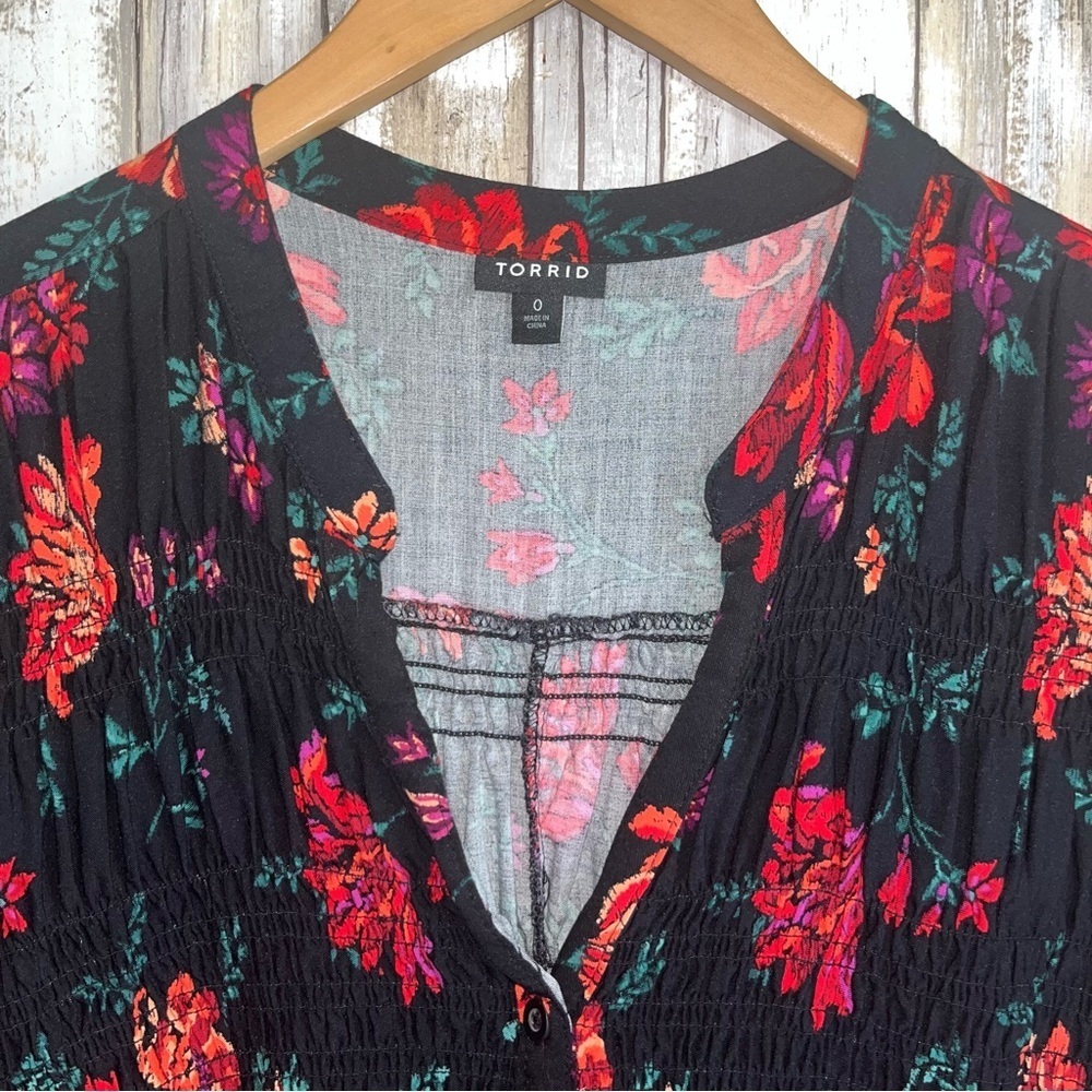 Torrid Floral Smocked Babydoll Tunic Black Red Rayon Button Front 0X Boho Flowy - Picture 6 of 6